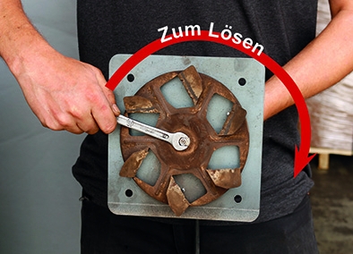 Beim L&ouml;sen der Mutter Linksgewinde beachten